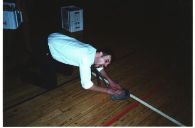 Peter Andersen giver udtryk for hvad han mener om at vaske gulv kl. ged...
