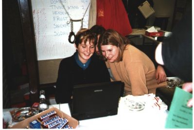 Centerkiosken forbereder første nummer af klubbladet
