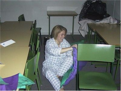 LH's Venners Vicepræsident Malene Mikkelsen fremviser vinterens pyjamasmode
