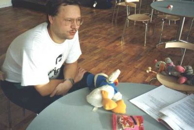 Steen vågner efter en hård nat
