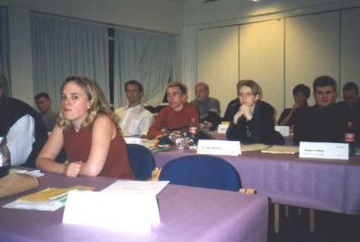 Karin Thisgaard lytter til beretningerne
