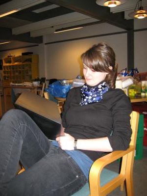 Mette er lige i gang med de sidste forberedelser
