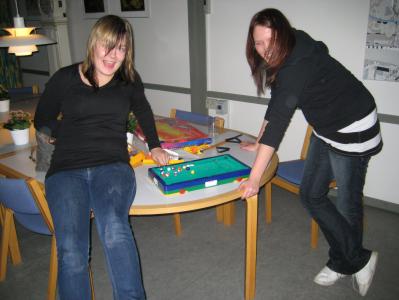 Imens andre bare har fundet billardet
