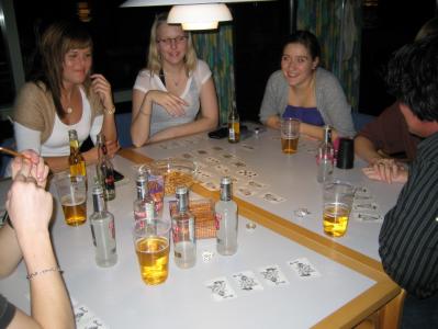 Så er der kommet gang i kortene
