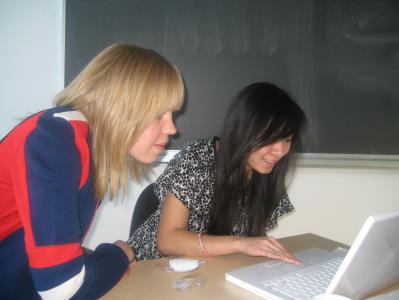 Er det mon arbejde eller sjove film, der studeres?
